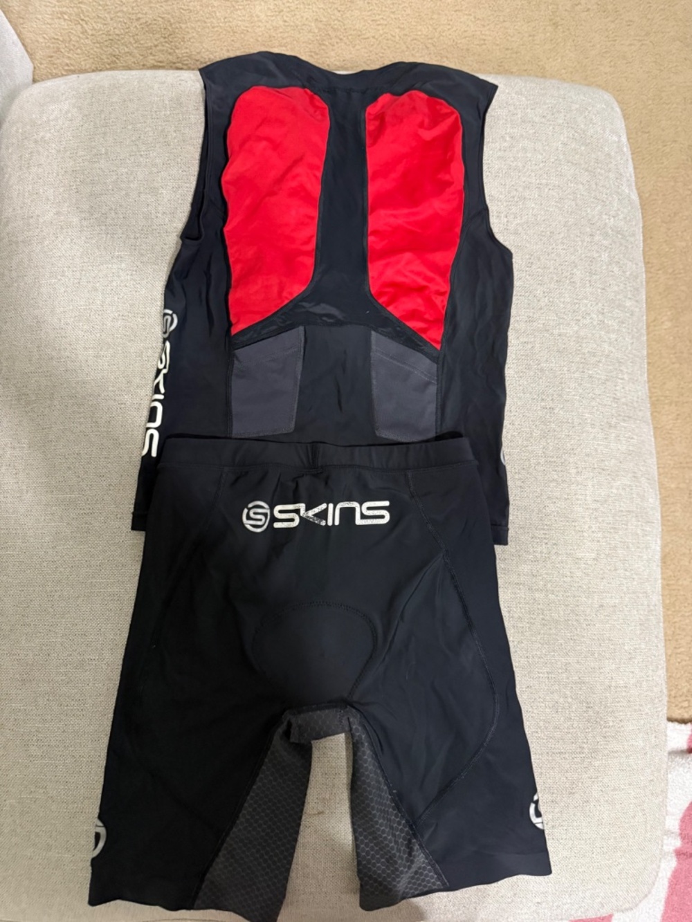 Skins men’s tri top and bottom - Picture 3 of 4